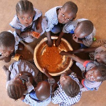 children eating food