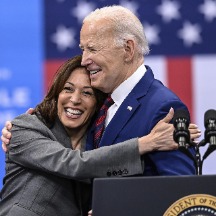 harris biden hugs